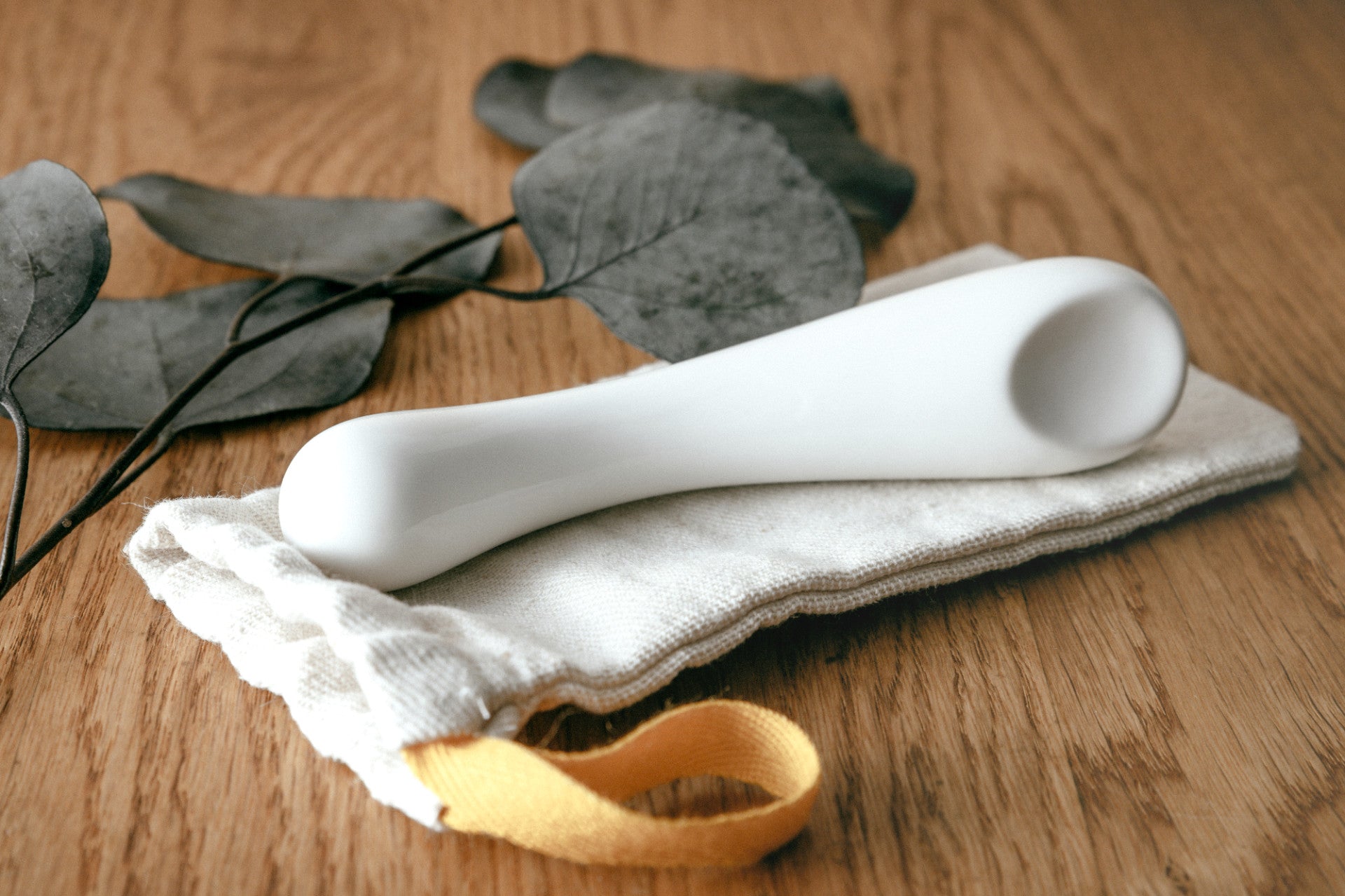 Produktfoto des edlen Porzellan-Dildos "Clara" in Weiß 