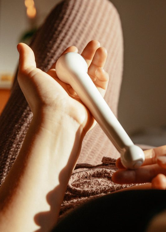 Darstellung Porzellan-Dildo "Helen" in weiß glasiert